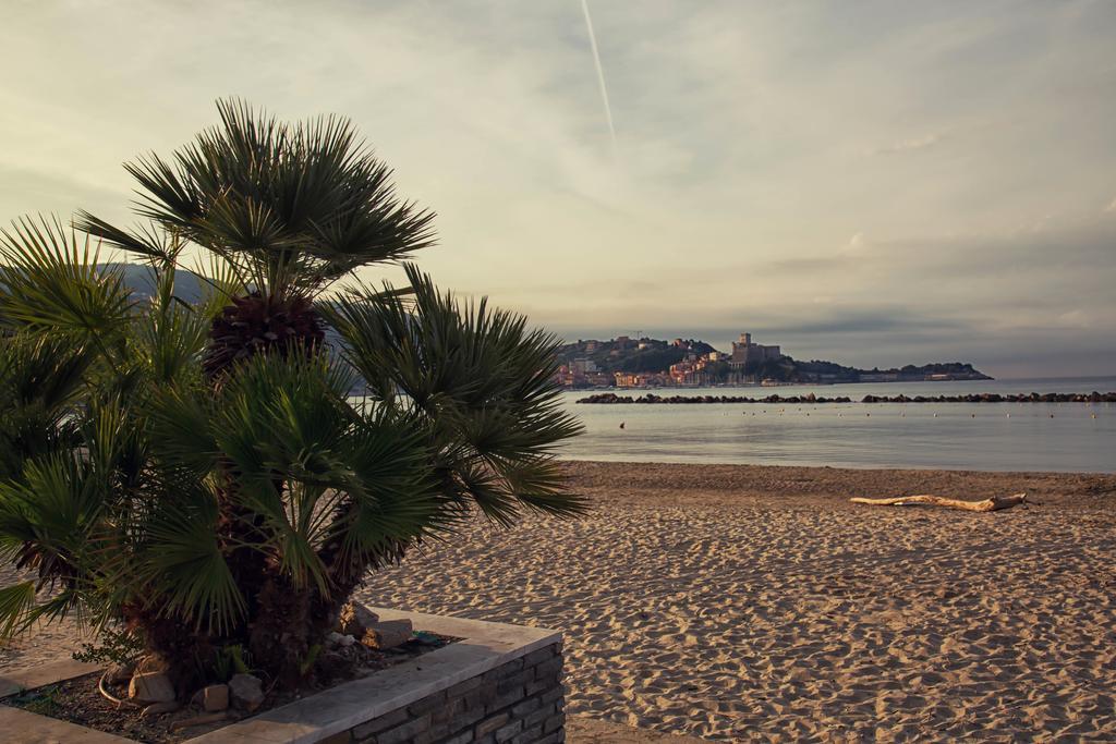 Hotel Pino Lerici Exterior photo